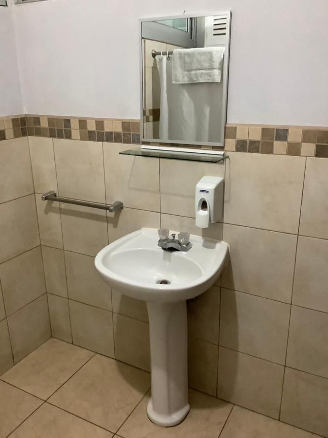 Hotel Dona Carmen Реталхулеу Екстериор снимка